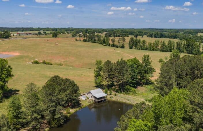 Alabama Estate Offers Main Home, Guest Cabin, and Pond