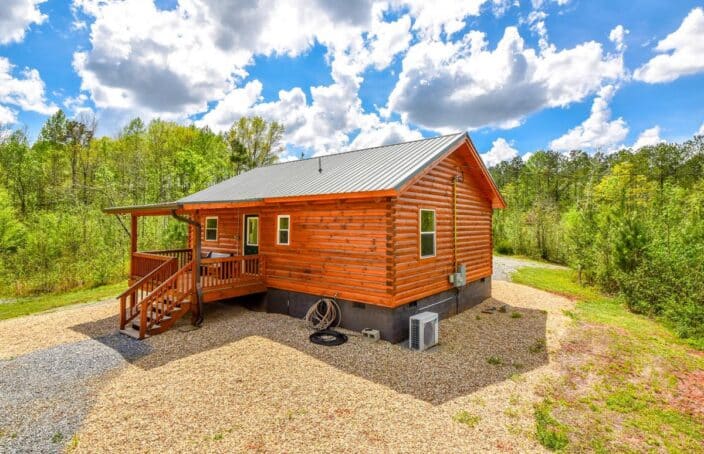 Cabin in the Woods, Minutes from Lake Martin