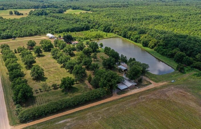 Prime Mississippi Hunting Tract with Home, Lake
